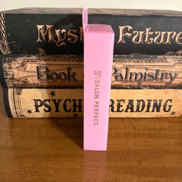 NEW Charmed 3D Embellished Nails - Picture 2 of 4